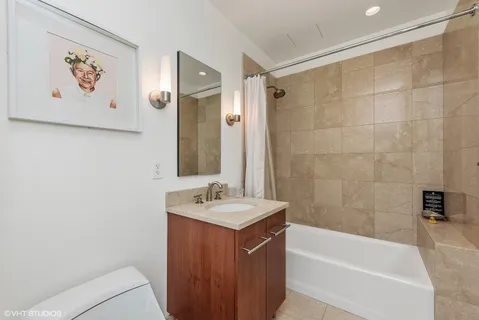 $999,000 | 401 North Wabash Avenue, Unit 63D, Chicago, IL 60611