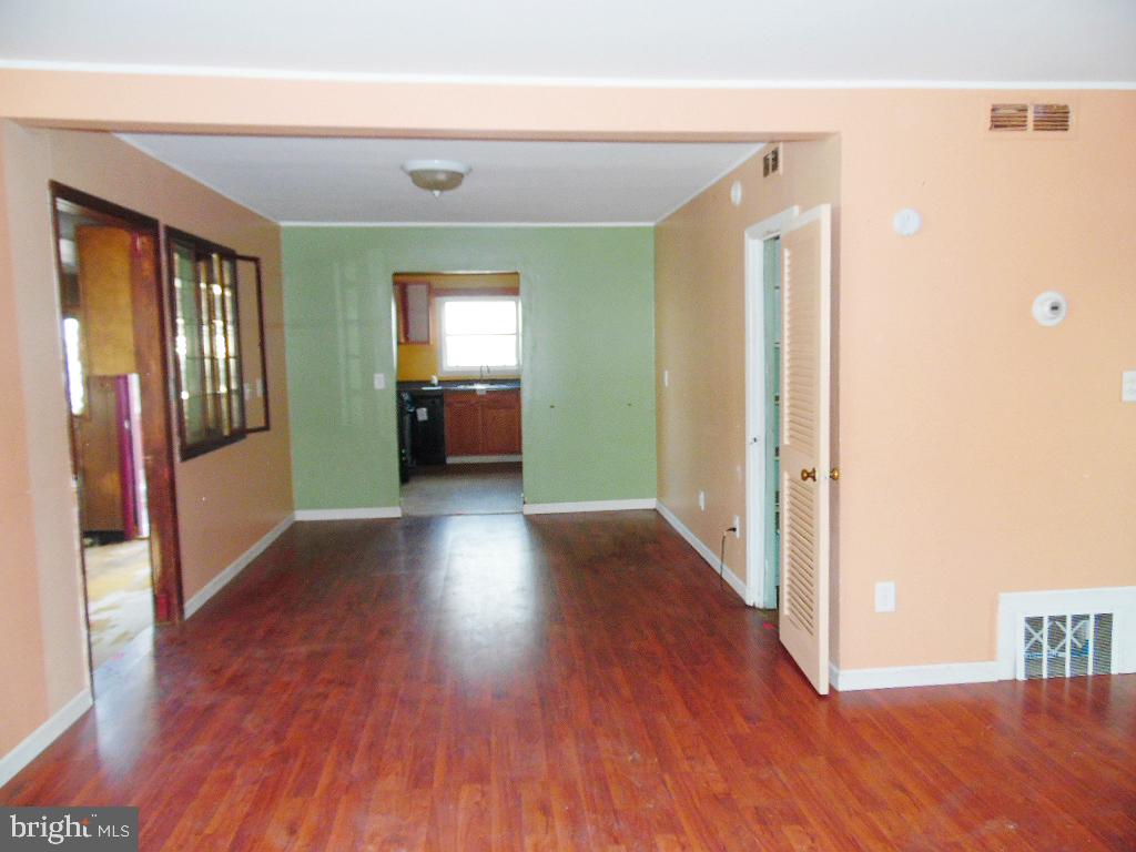 4221 Harcourt Road Baltimore, MD 21214 - Photo 4 of 12 Interior