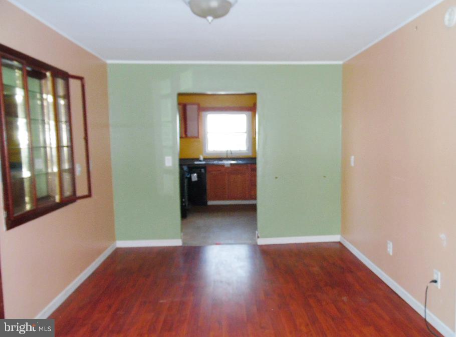 4221 Harcourt Road Baltimore, MD 21214 - Photo 5 of 12 Interior
