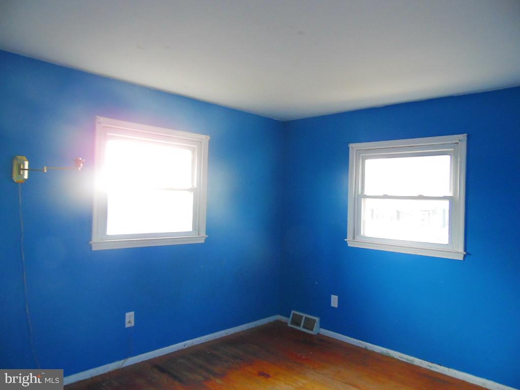 4221 Harcourt Road Baltimore, MD 21214 - Photo 8 of 12 Interior