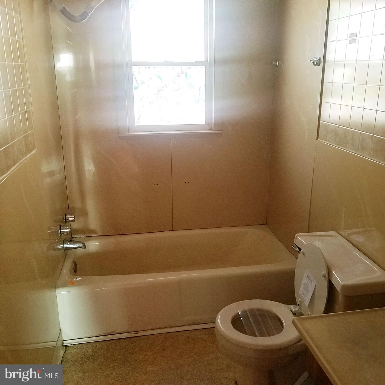 4221 Harcourt Road Baltimore, MD 21214 - Photo 10 of 12 Interior