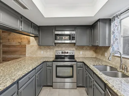 $325,000 | 2713 Meadowstone Court, Carrollton, TX 75006