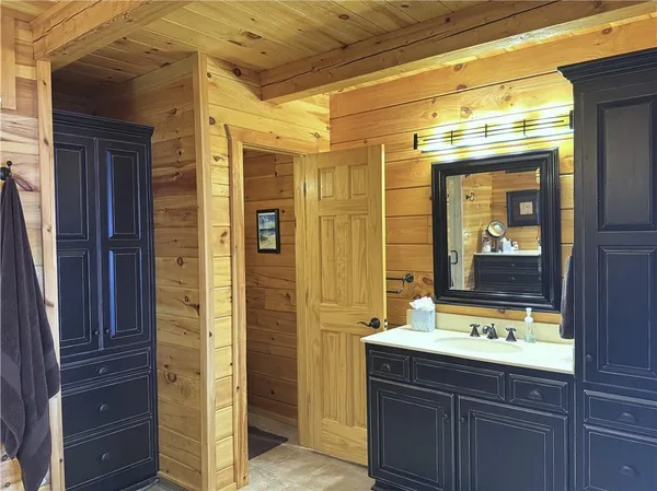 $1,350,000 | 5 Timber Valley Drive, Linn Valley, KS 66040