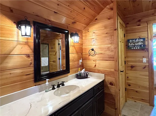 $1,350,000 | 5 Timber Valley Drive, Linn Valley, KS 66040