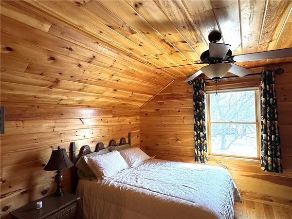 $1,350,000 | 5 Timber Valley Drive, Linn Valley, KS 66040
