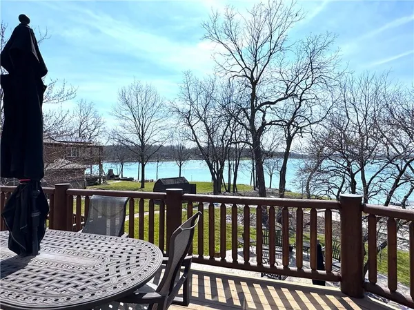 $1,350,000 | 5 Timber Valley Drive, Linn Valley, KS 66040