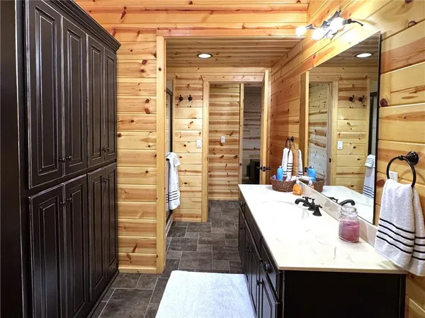 $1,350,000 | 5 Timber Valley Drive, Linn Valley, KS 66040