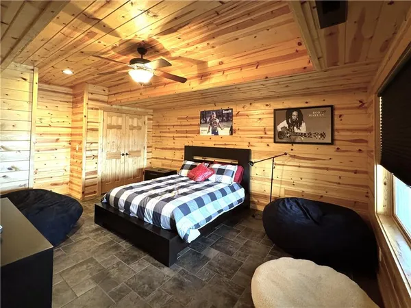 $1,350,000 | 5 Timber Valley Drive, Linn Valley, KS 66040