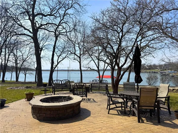 $1,350,000 | 5 Timber Valley Drive, Linn Valley, KS 66040