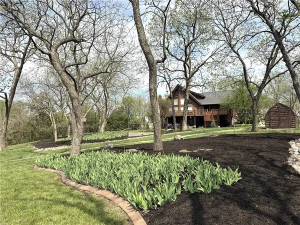 $1,350,000 | 5 Timber Valley Drive, Linn Valley, KS 66040