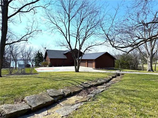 $1,350,000 | 5 Timber Valley Drive, Linn Valley, KS 66040