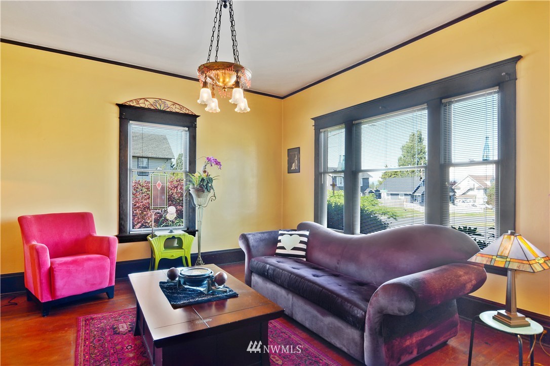 2202 Rockefeller Avenue Everett, WA 98201 - Photo 2 of 15