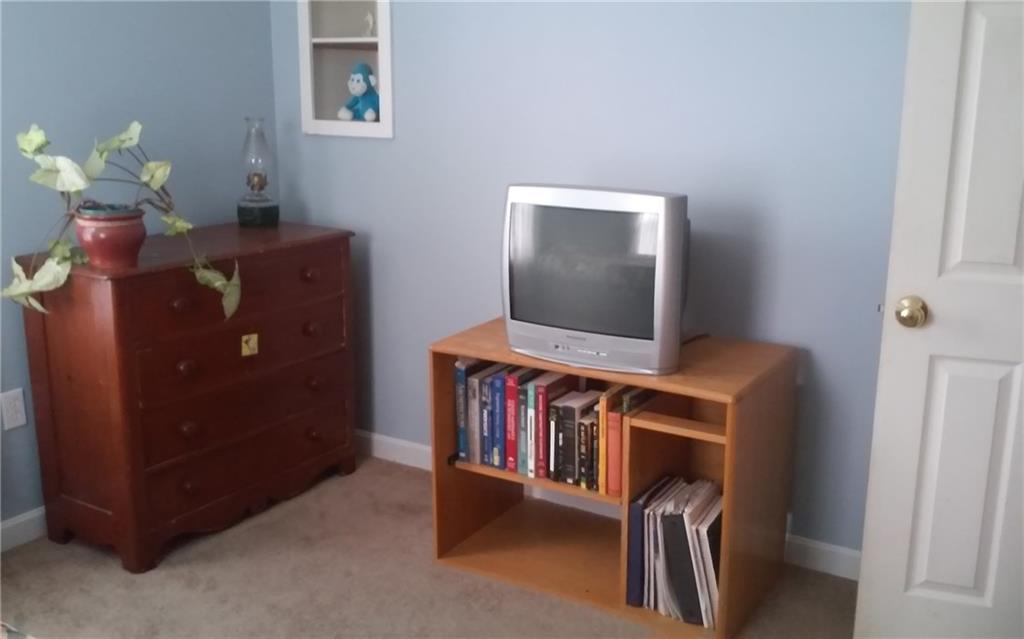 1861 Washington Road Waldoboro, ME 04572 - Photo 19 of 26 Second Bedroom