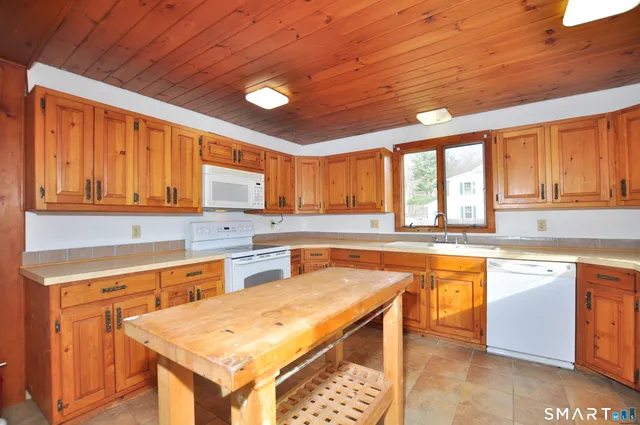 $269,999 | 118 Meadow Street, Winchester, CT 06098