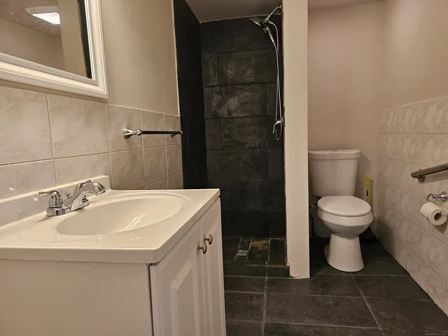 $269,999 | 118 Meadow Street, Winchester, CT 06098