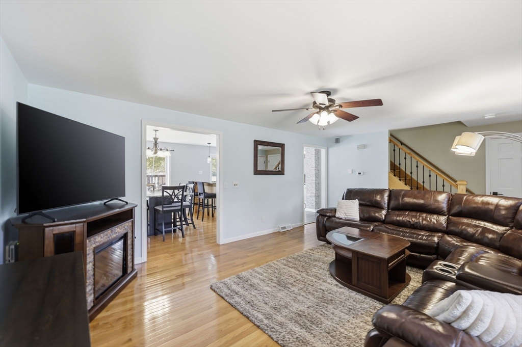 33 Winding Lane Springfield, MA 01118 - Photo 11 of 42