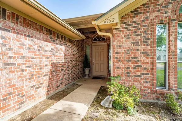 $255,000 | 6952 La Hacienda Drive, Flint, TX 75762