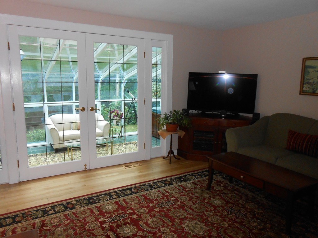 20 Loading Place Road Manchester, MA 01944 - Photo 5 of 14 Gallery Image 5