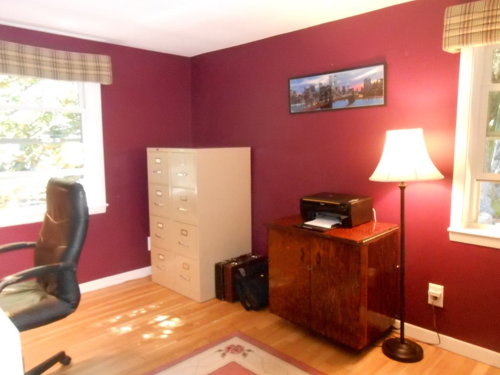 20 Loading Place Road Manchester, MA 01944 - Photo 10 of 14 Gallery Image 10