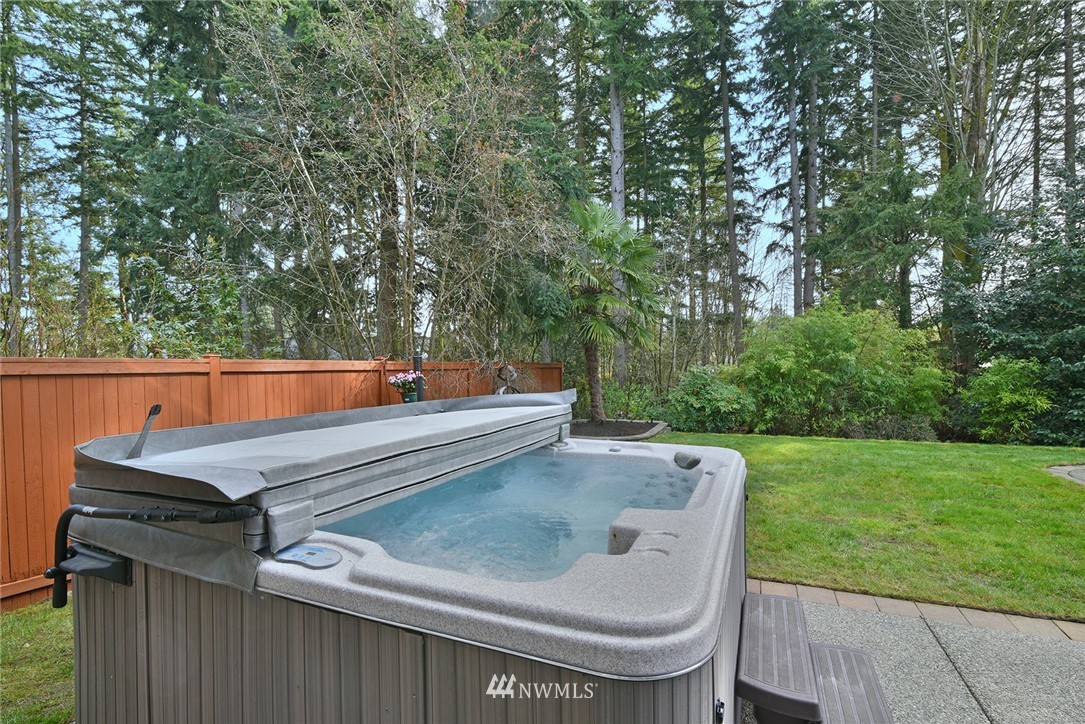 22548 5th Place West Bothell, WA 98021 - Photo 8 of 38 a view of sitting space and garden