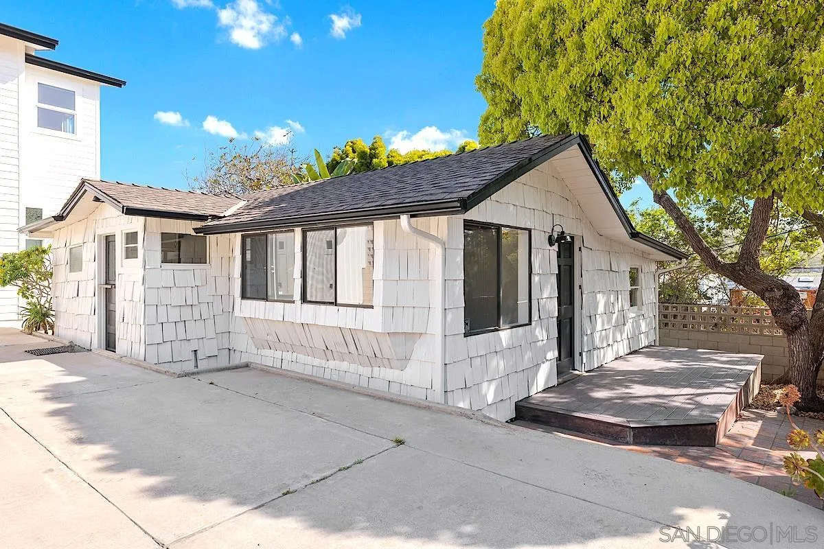 140 Range Street Encinitas, CA 92024 - Photo 39 of 51 a front view of a house with a porch