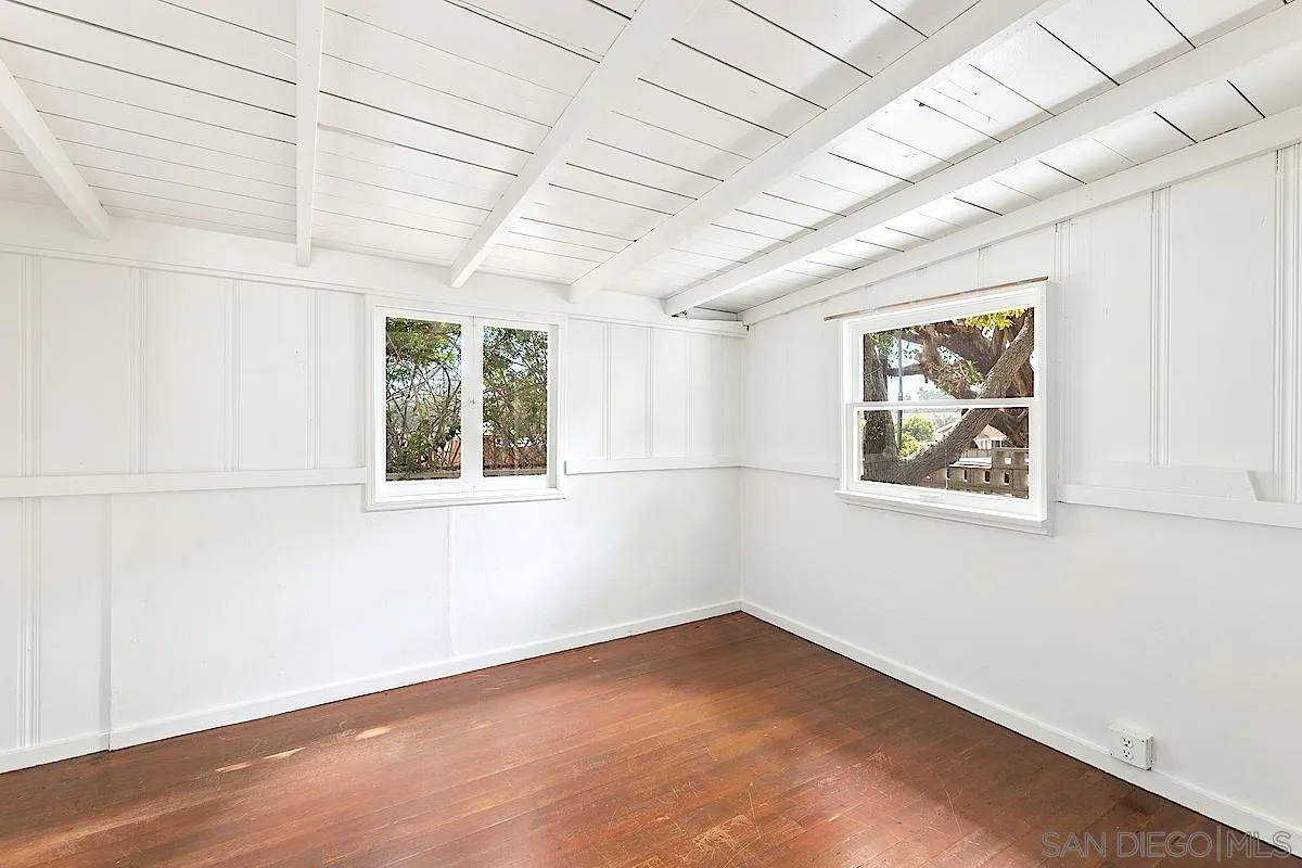 140 Range Street Encinitas, CA 92024 - Photo 46 of 51 an empty room with a window