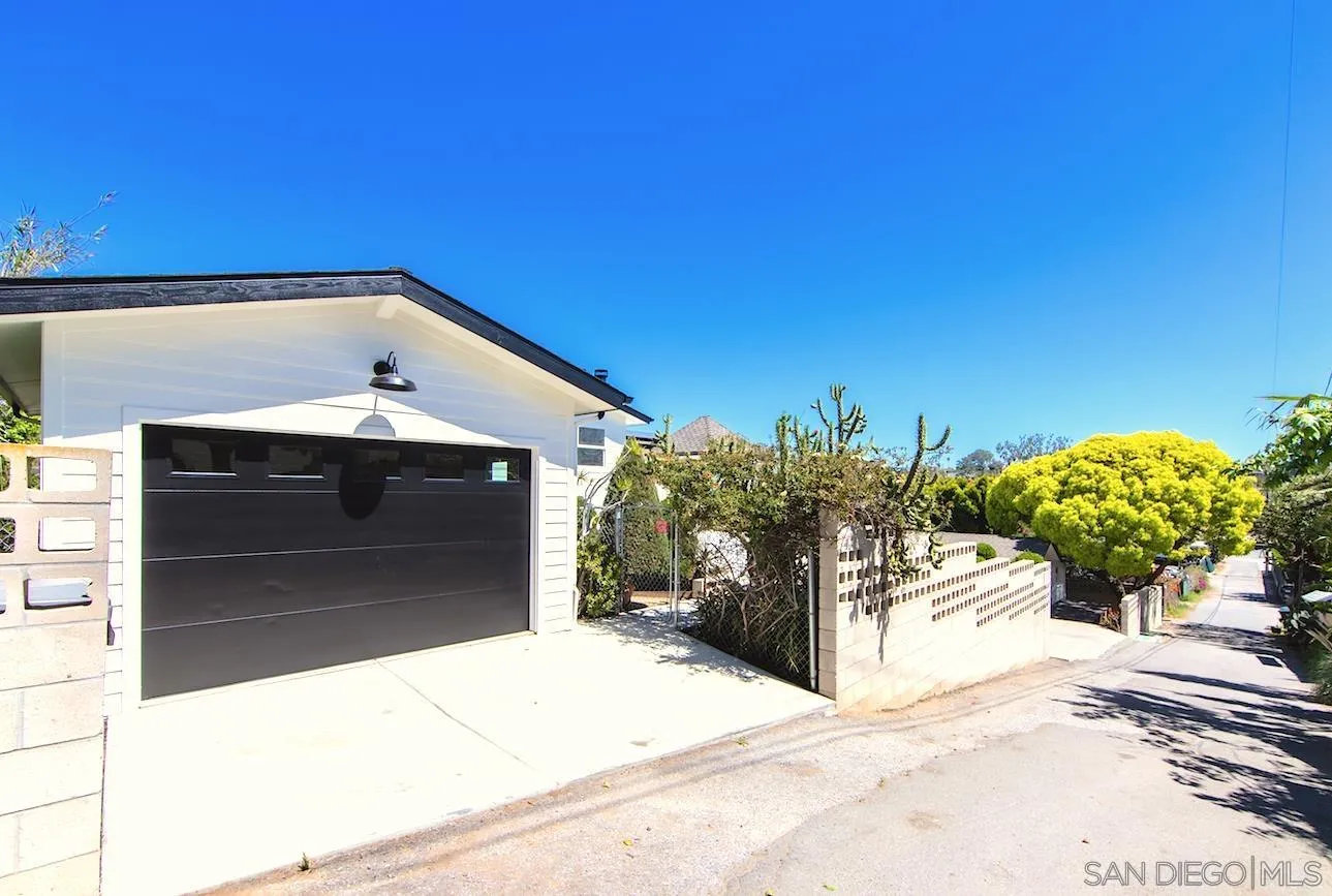 140 Range Street Encinitas, CA 92024 - Photo 49 of 51 a view of entryway