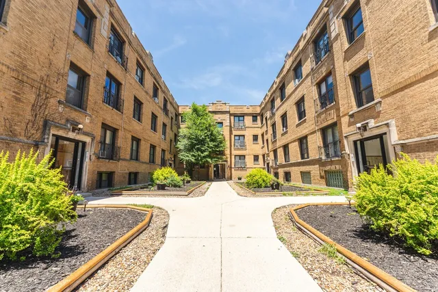 $1,775 | 726 West Roscoe Street, Unit 1N, Chicago, IL 60657