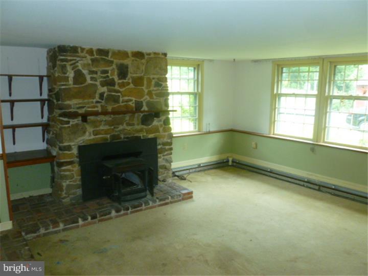 158 Lone Pine Road Barto, PA 19504 - Photo 3 of 10 Gallery Image 3