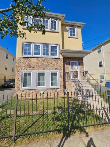 $2,300 | 129 South 9th Street, Newark, NJ 07107