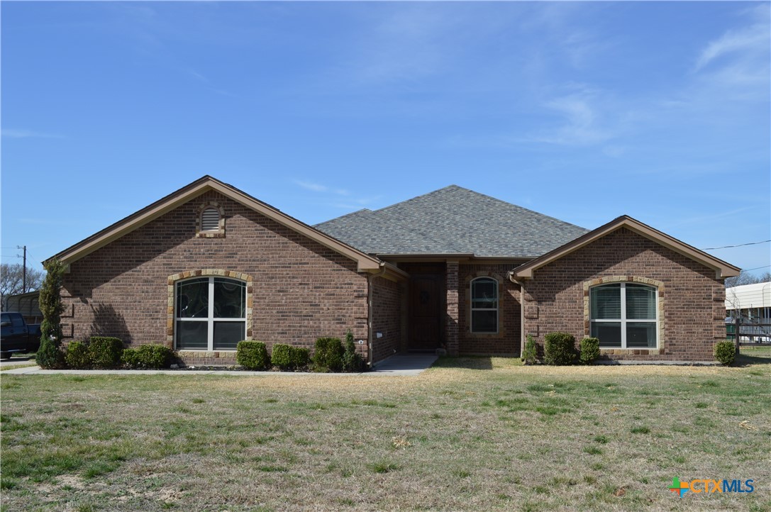 2563 SQUARE FEET HOME ON 1.509 ACRE LOT WITH FOUR BEDROOMS, TWO FULLS PLUS A GUEST HALF BATH AND A THREE CAR GARAGE