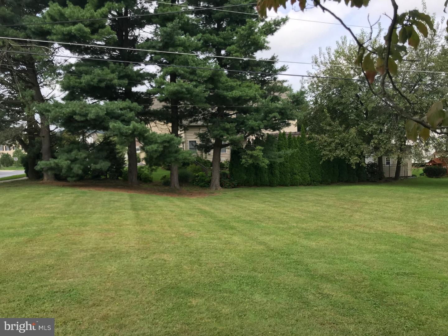 2515 Sherwood Road Reading, PA 19610 - Photo 4 of 15
