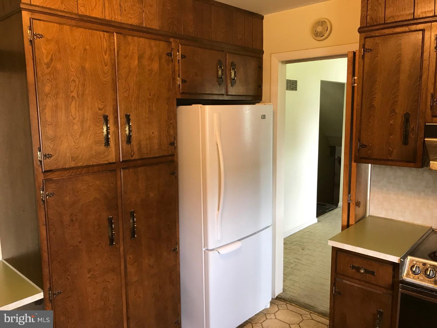 2515 Sherwood Road Reading, PA 19610 - Photo 7 of 15