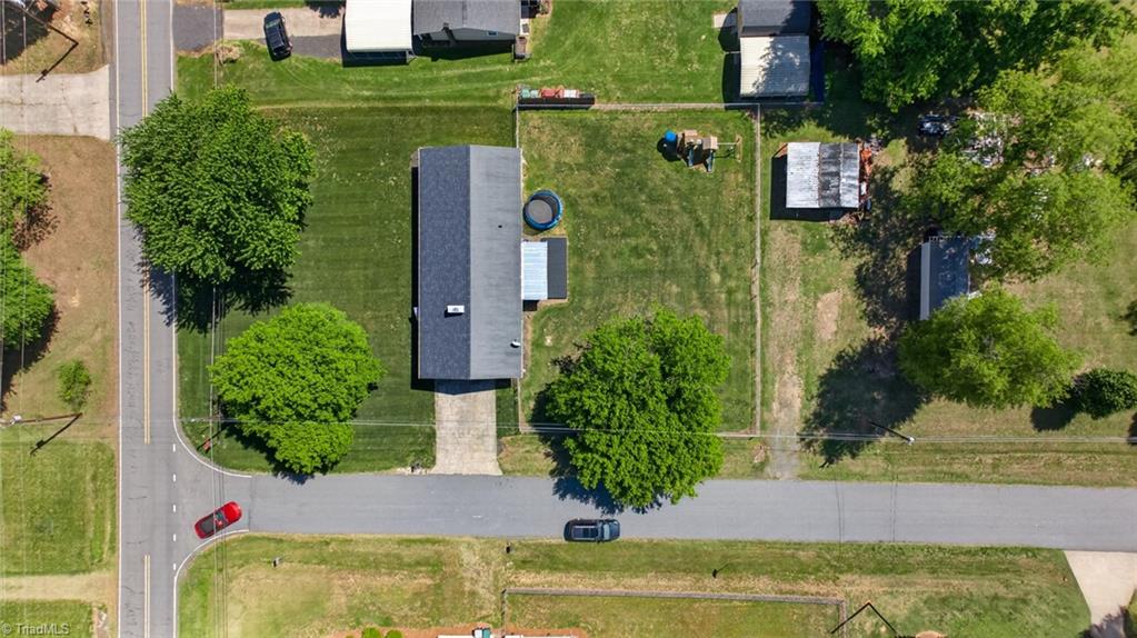 166 Roberts Road Eden, NC 27288 - Photo 4 of 39