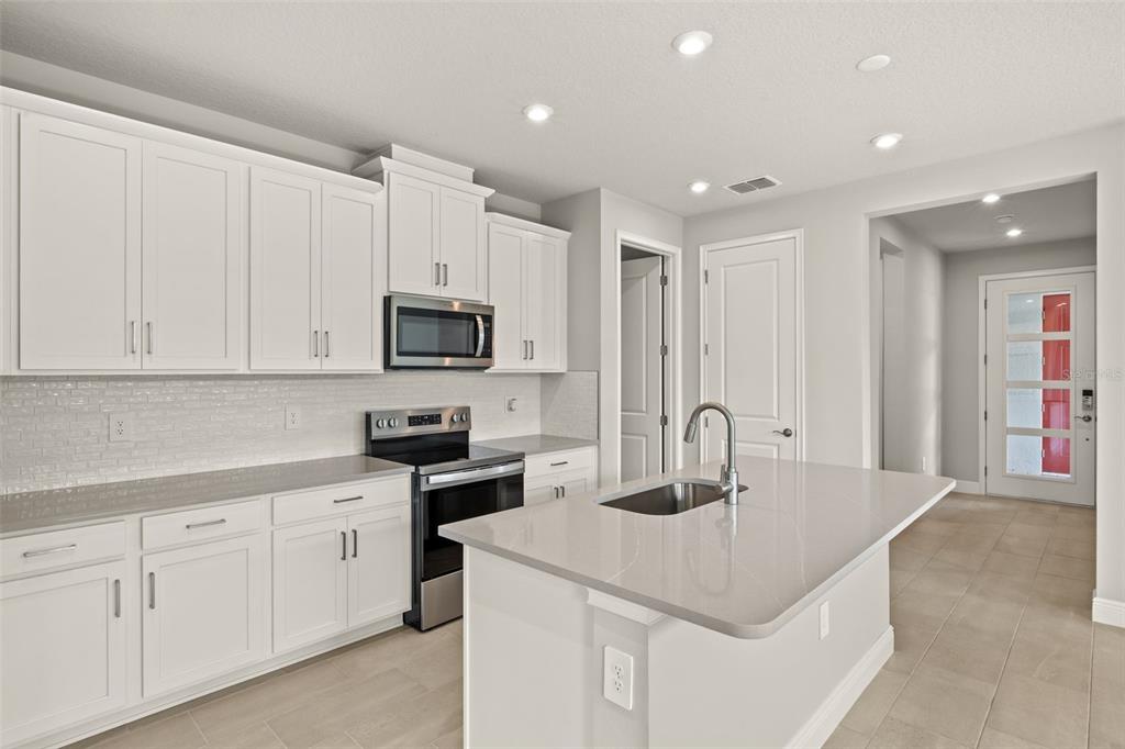 11857 Boundless Terrace Venice, FL 34293 - Photo 6 of 38