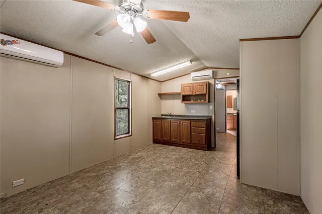 $850 | 25 Starlight Drive, Huntsville, TX 77320