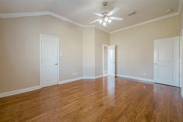 $2,000 | 11015 WARATH Oak Court, Houston, TX 77065