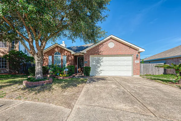 $2,000 | 11015 WARATH Oak Court, Houston, TX 77065