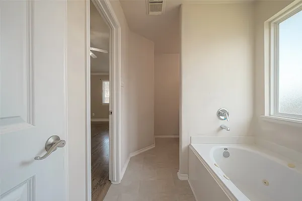 $2,000 | 11015 WARATH Oak Court, Houston, TX 77065