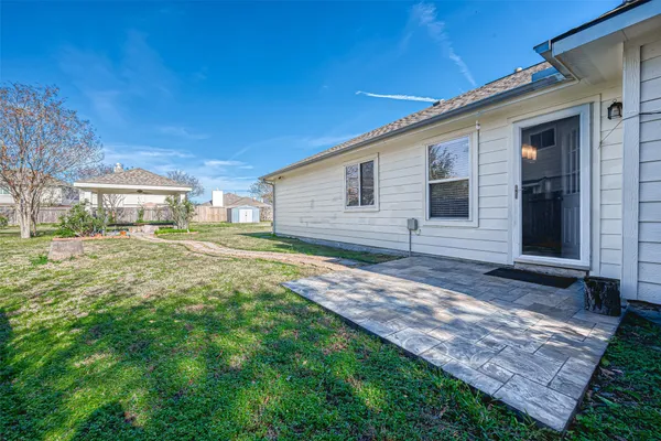 $2,000 | 11015 WARATH Oak Court, Houston, TX 77065