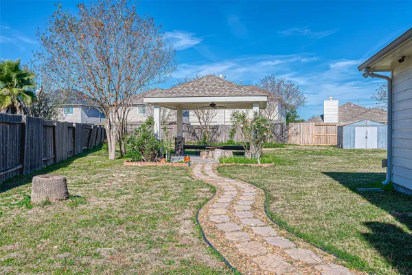 $2,000 | 11015 WARATH Oak Court, Houston, TX 77065