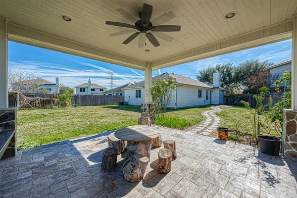 $2,000 | 11015 WARATH Oak Court, Houston, TX 77065