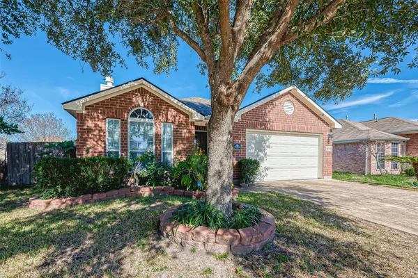 $2,000 | 11015 WARATH Oak Court, Houston, TX 77065