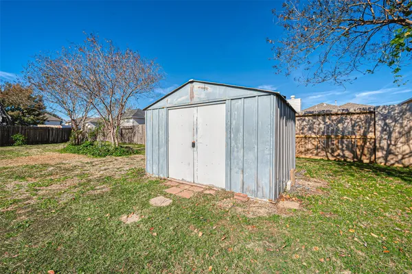 $2,000 | 11015 WARATH Oak Court, Houston, TX 77065