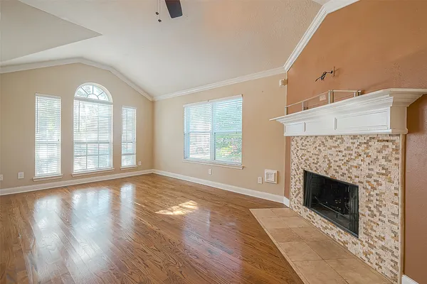 $2,000 | 11015 WARATH Oak Court, Houston, TX 77065