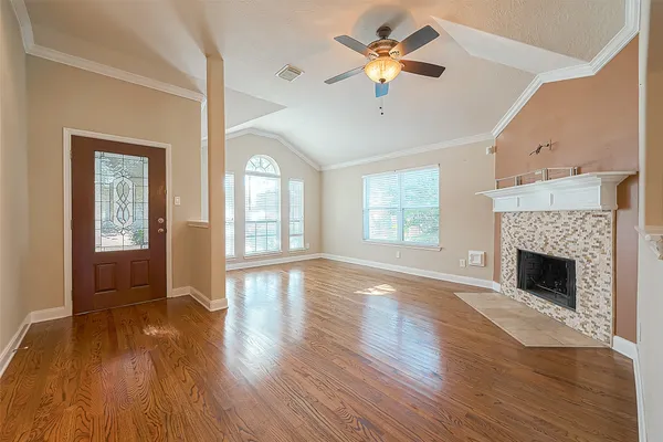 $2,000 | 11015 WARATH Oak Court, Houston, TX 77065