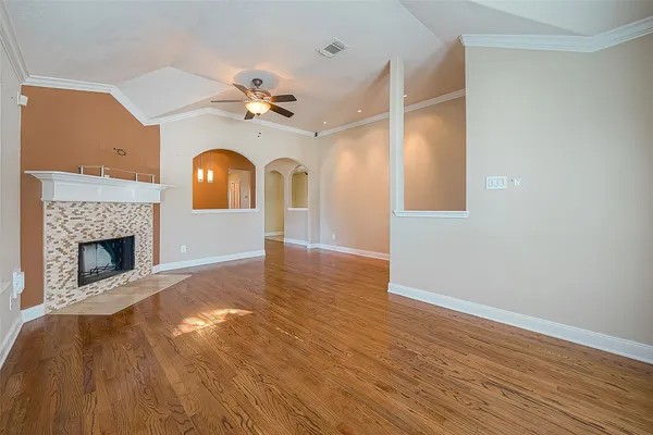 $2,000 | 11015 WARATH Oak Court, Houston, TX 77065