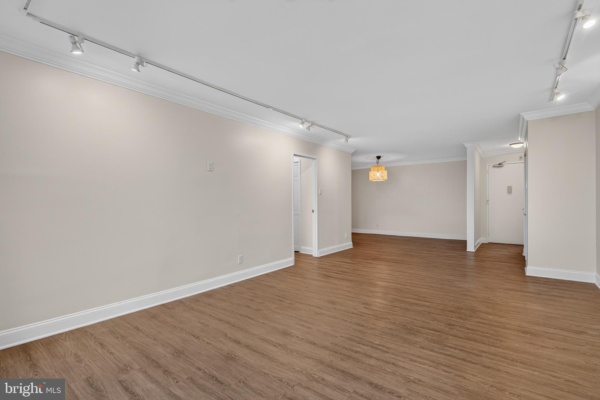 5101 River Road, Unit 1515 Bethesda, MD 20816 - Photo 5 of 33 Living Room