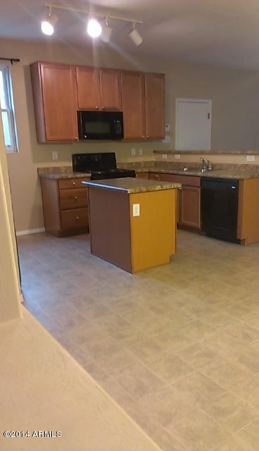 2220 East Pecan Road Phoenix, AZ 85040 - Photo 4 of 25 IMAG0549