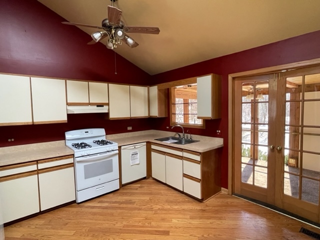 25W271 Foster Avenue Roselle, IL 60172 - Photo 6 of 11 a kitchen with stainless steel appliances granite countertop a stove and a refrigerator